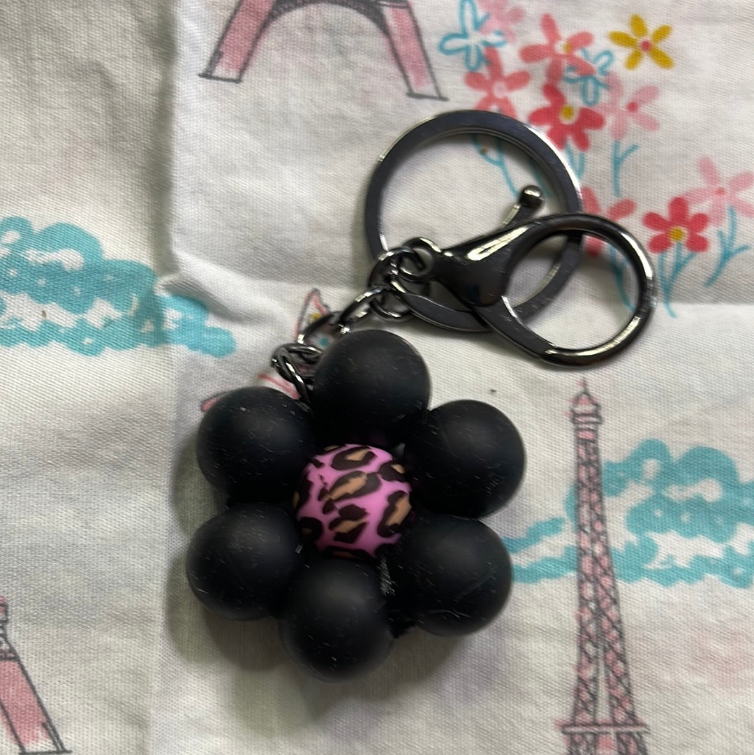 K8 - flower keychain