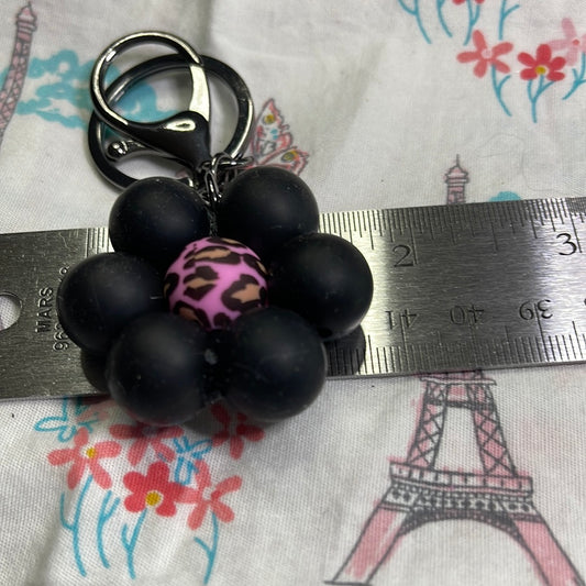 K8 - flower keychain